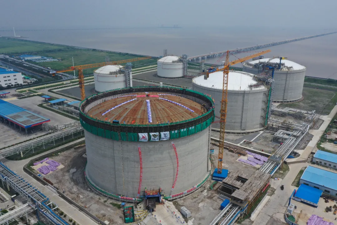 中國五環(huán)大型儲罐拱頂結構升頂再創(chuàng)新紀錄