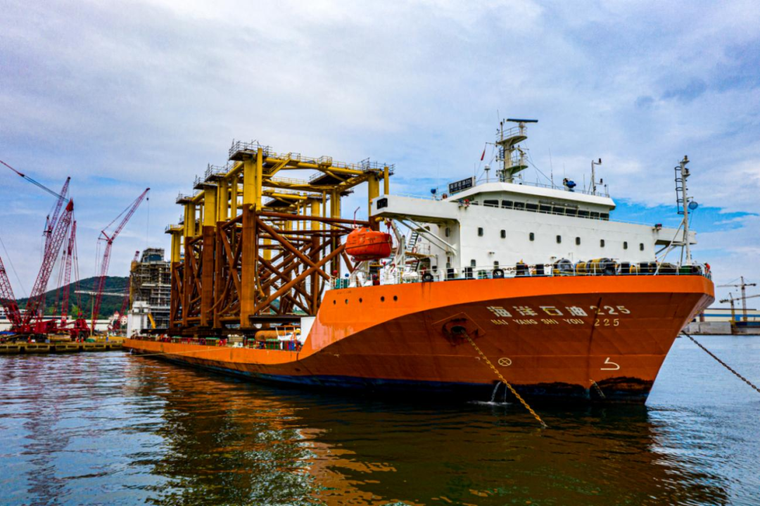 我國最大規模海上岸電應用項目導管架陸地建造完工