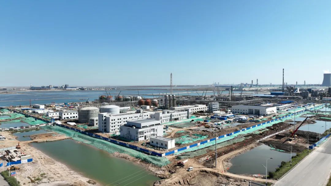 海油石化工程總承包的渤海油田濱州天然氣終端工程機(jī)械完工