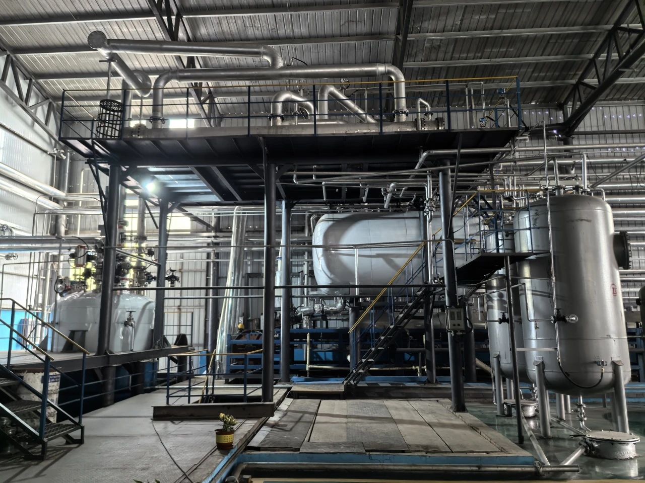 中建安裝集團承建的河北億象乙烯焦油制備5000噸/年包覆瀝青裝置一次開車成功